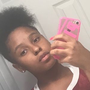 Meet your Posher, Adrienne